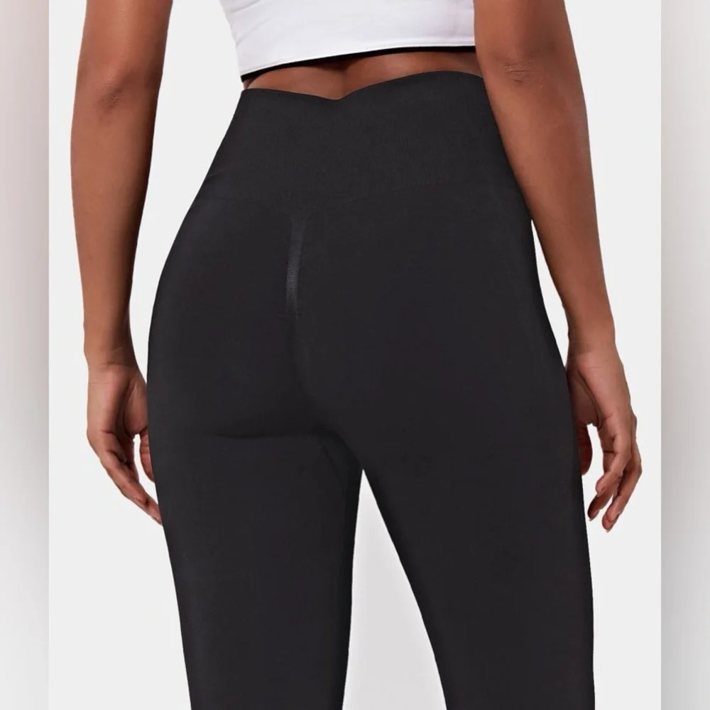 NEW Halara Seamless Flow High Waisted Plain Butt Lifting Leggings in Black - Picture 8 of 15